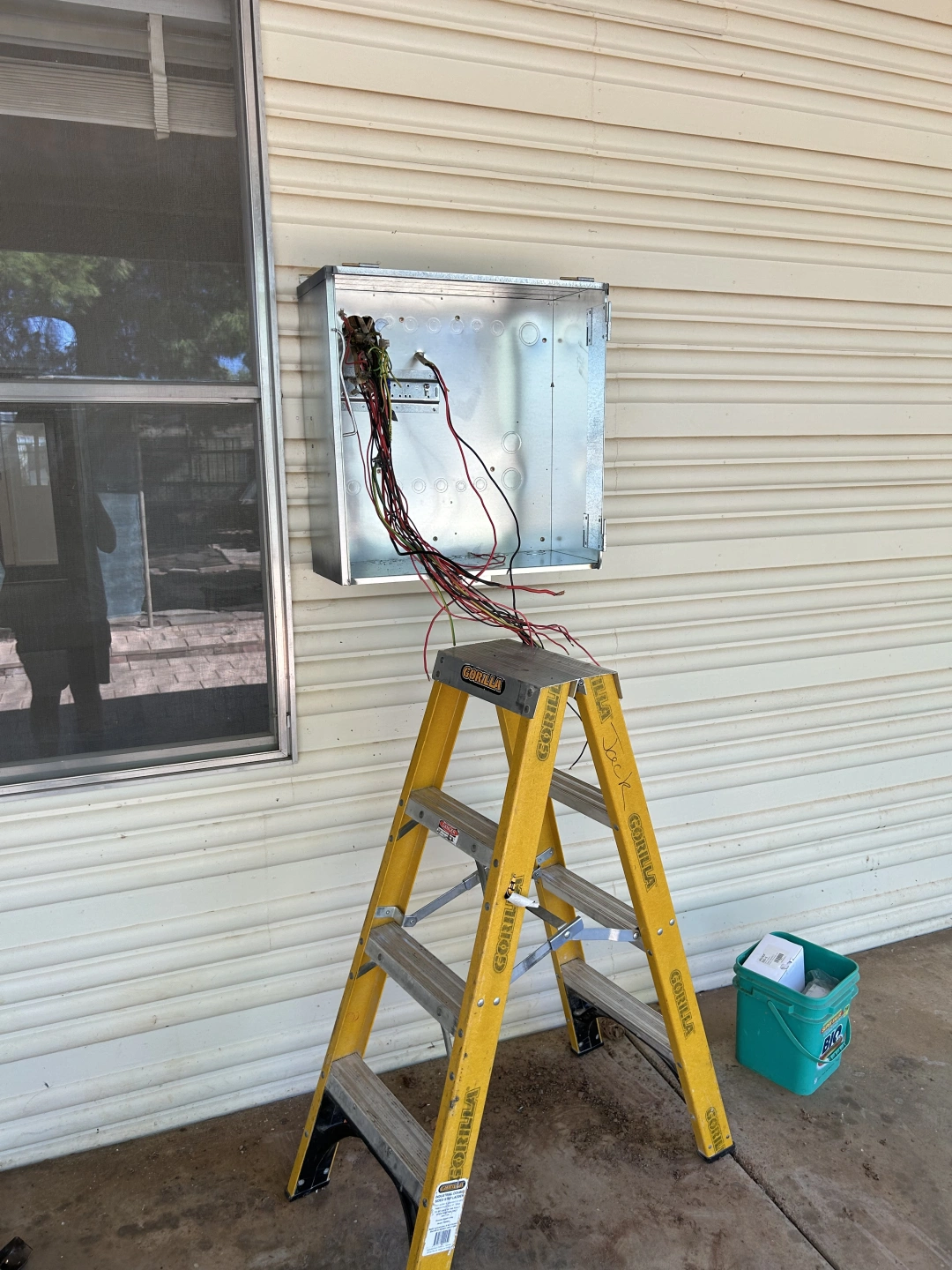 Tappers Electrical job: Lounge room light