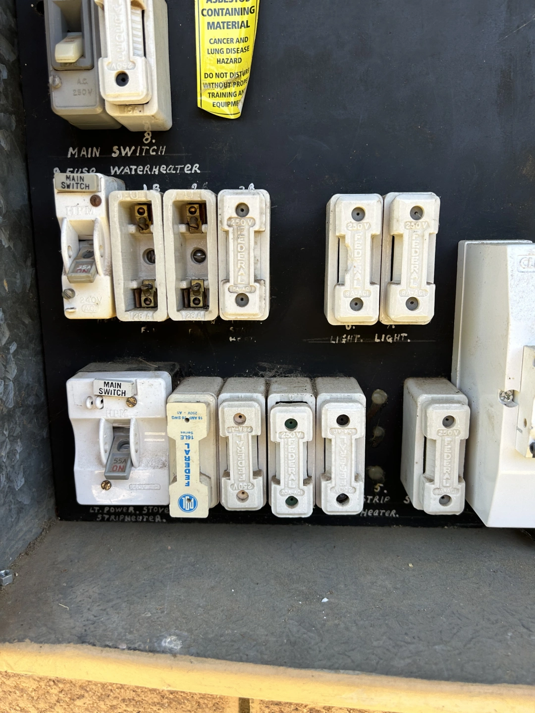 Tappers Electrical job: Old fuses